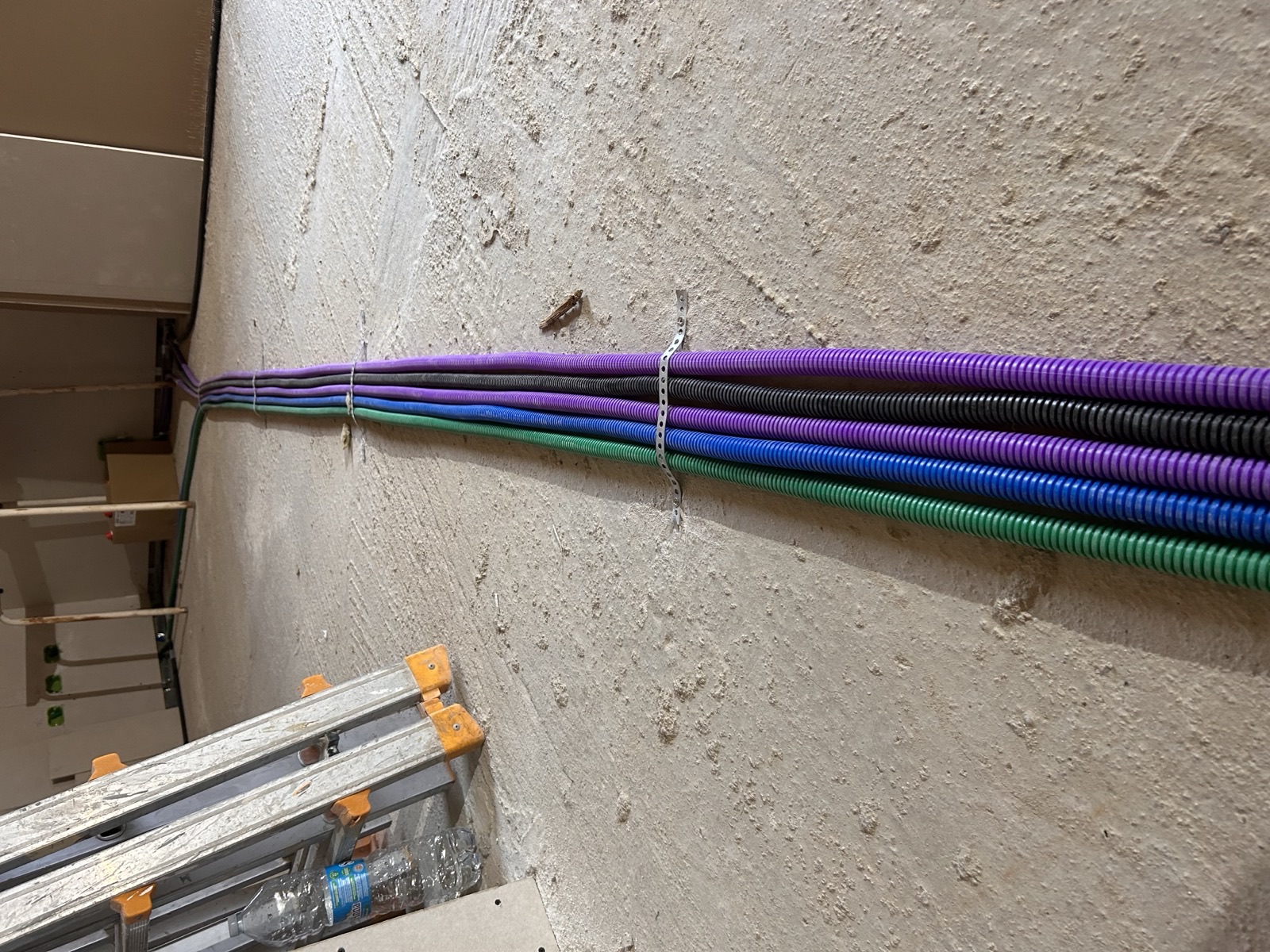 Posa tubi in cantiere